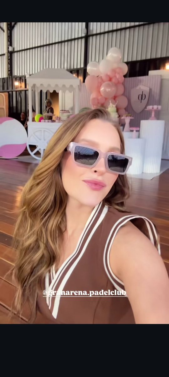 Comemoração de aniversário da Diva mais confraternização de final de ano. 🥳🦋
Carla Diaz via stories Instagram