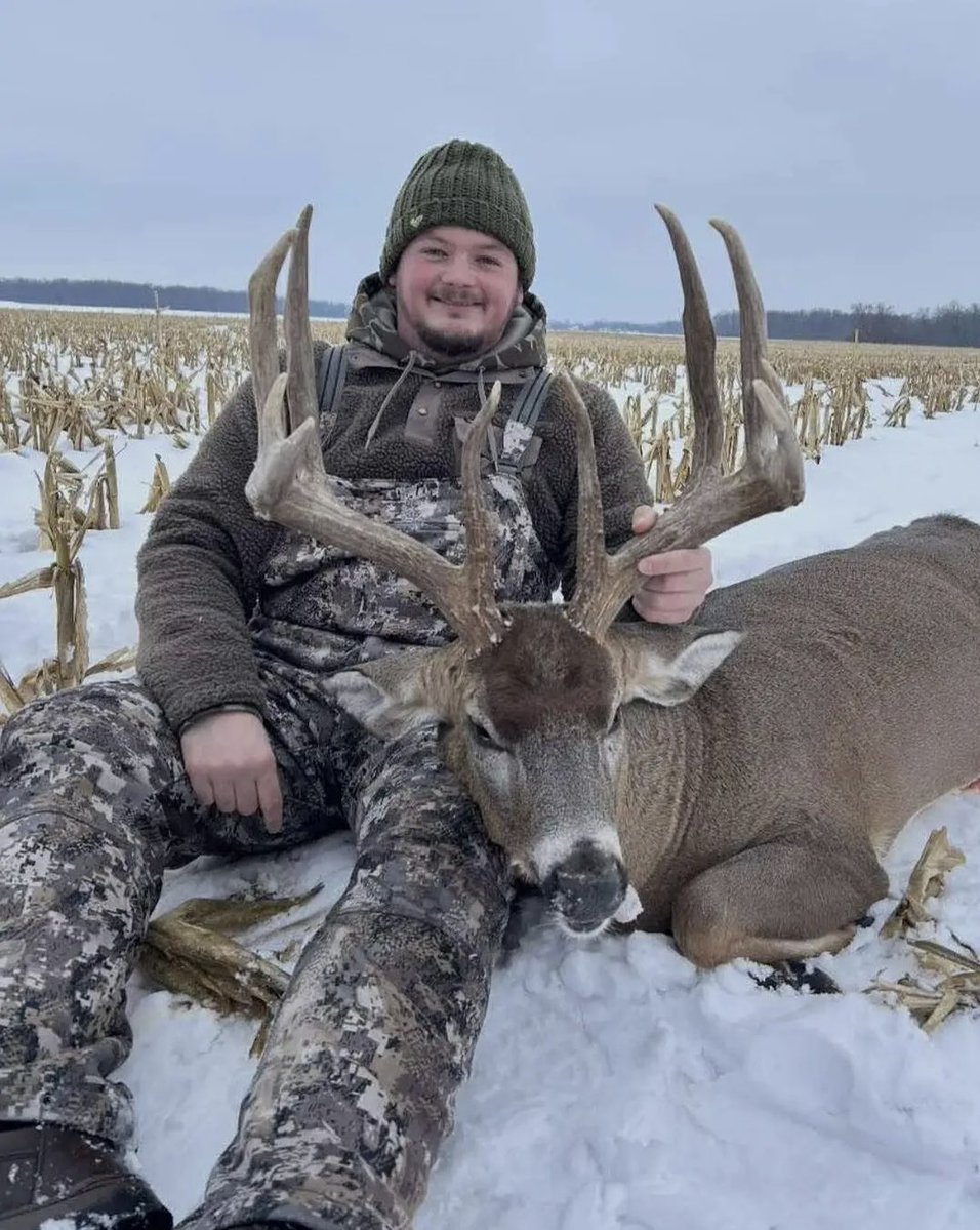 BucksofOhio's tweet image. Austin with a massive beast he took in Defiance County! Impressive whitetail for sure. Congratulations Austin!! #HuntOhio
