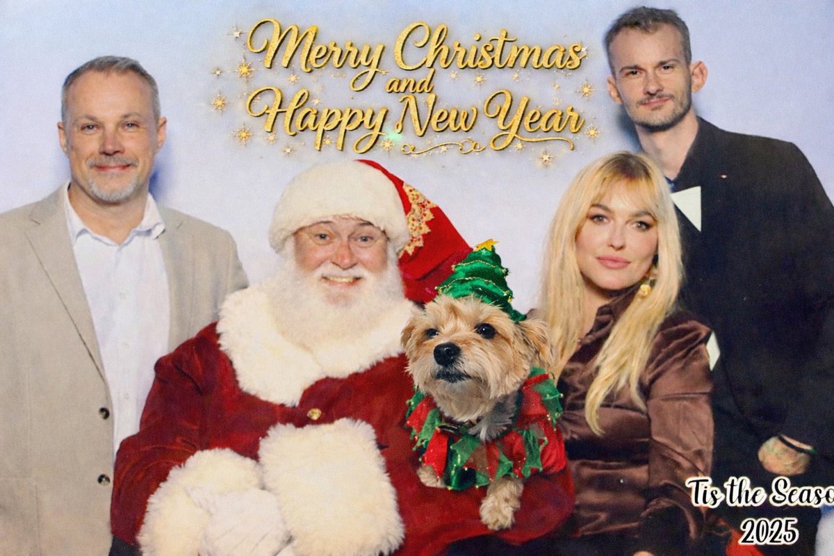 🎄✨Merry Christmas and Happy New Year! Be healthy, live with a smile, and keep faith in the good. 🎁🐾✨