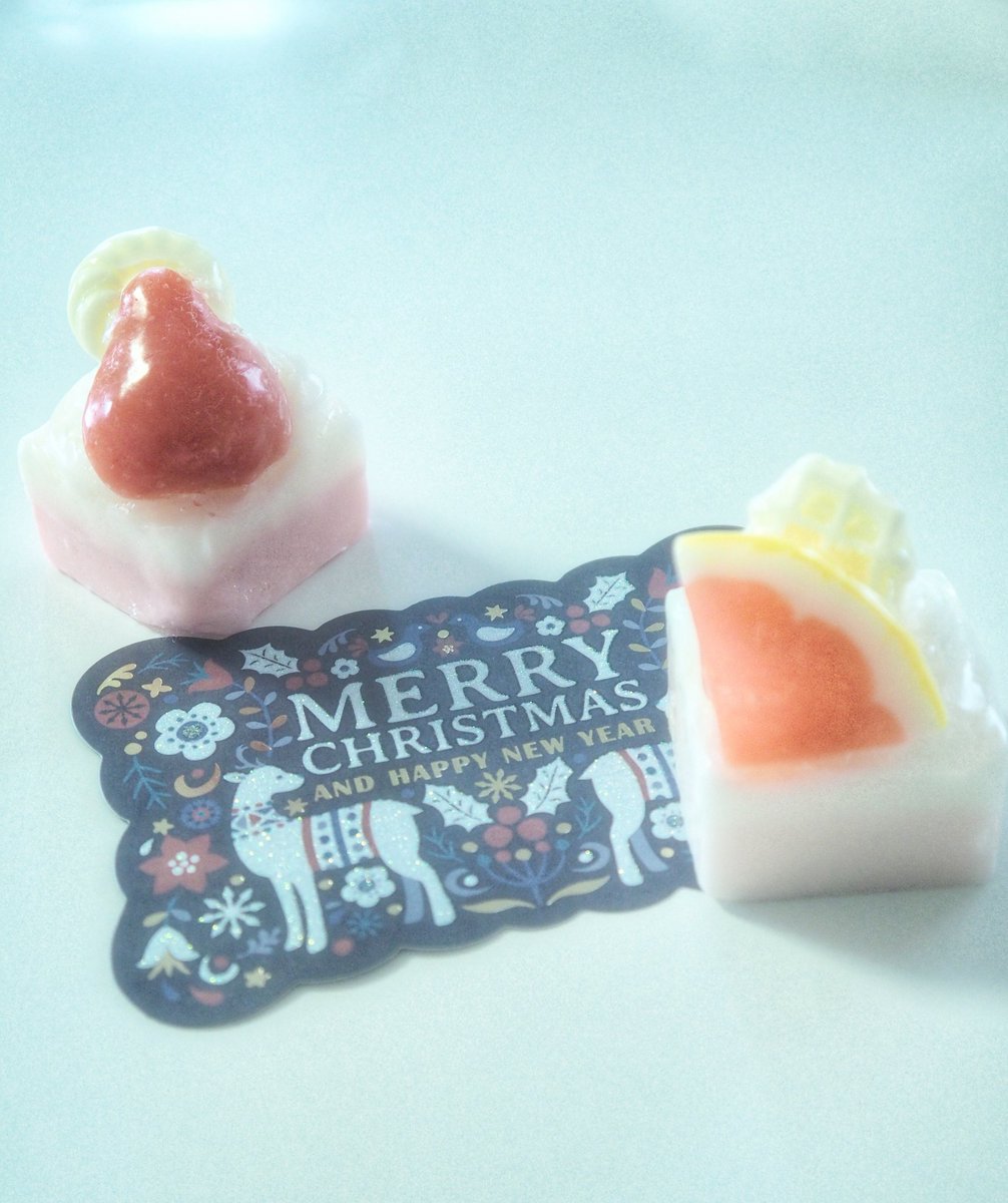 Heartblue0728's tweet photo. ・

手で触れると溶けちゃいます。
"じゃない"ケーキ
香りも"じゃない"🎄

・
#クリスマスイヴ 
#石けんのケーキ🍰 
#レンズ越しの世界 
#わたしいろ 
#ファインダー越しの私の世界 
#ふぉと https://t.co/JRrX56g7Hv
