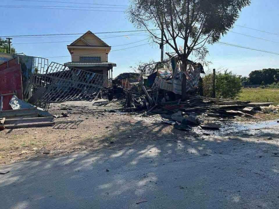 datyta07's tweet photo. @WW3_Monitor Thailand used F-16 fighter jets to bomb Cambodian civilians. 
#Thiefland
 #savecambodia https://t.co/OPL7qz4juM