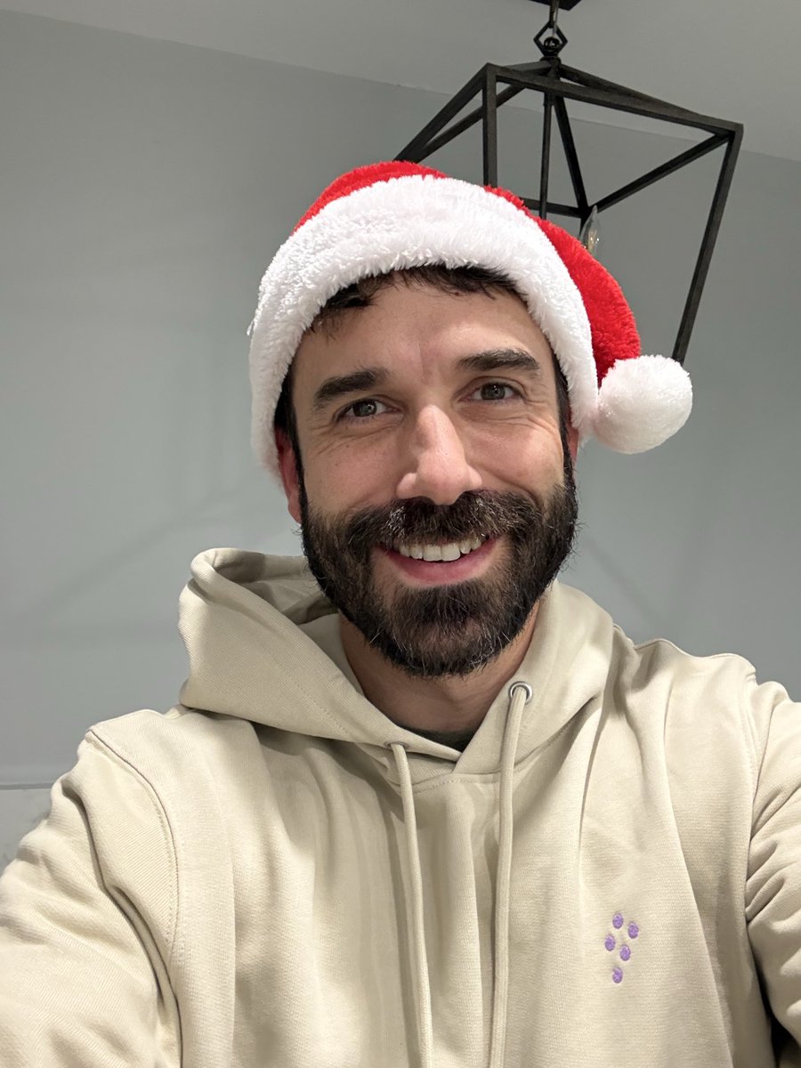 📦 Swag all the way from Norway – basically the North Pole🎅 
The <a href="/PistachioApp_/">Pistachio</a> team is not messing around! Pumped to check out what you’ve built