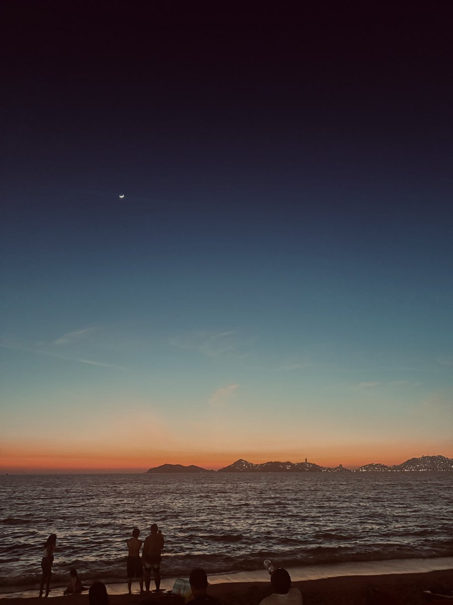 La foto no le hace justicia al hermoso atardecer de hoy en #Acapulco