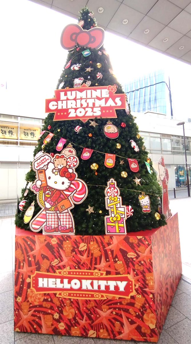 ご当地キティ　クリスマス　ツリー クイーンズスクエア横浜クリスマス2024 「Hello Kitty Happy Christmas