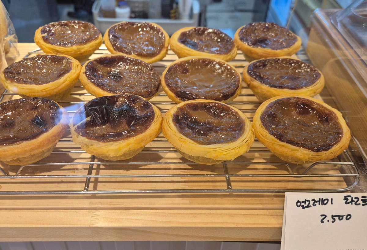 plumpy_brunch's tweet image. 12월 24일 수요일
얼그레이타르트 나왔습니다