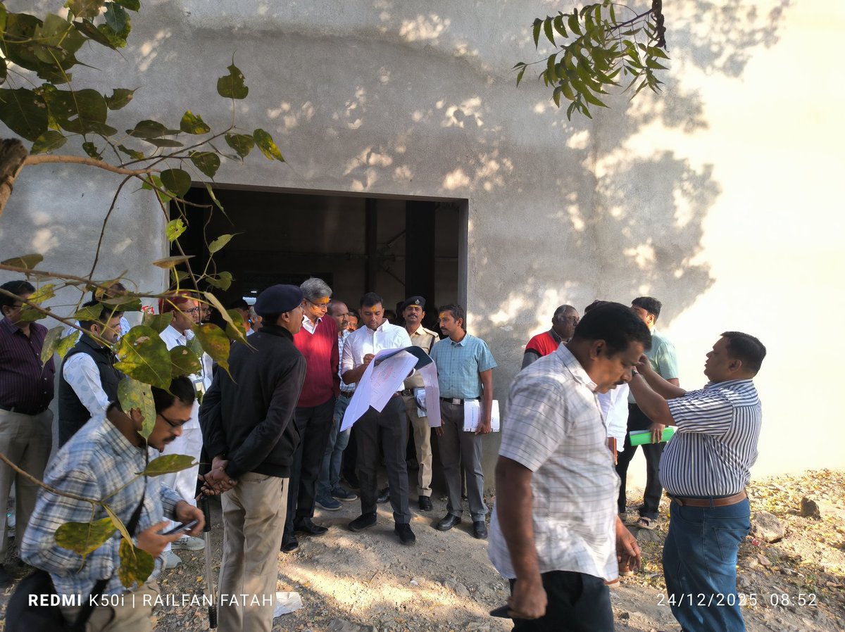 FatahAhad's tweet photo. Dr. R. Gopalakrishnan, DRM Secunderabad, accompanied concern branch officers reviewed the ongoing Station development works at PARLI Vaijnath Railway Station... https://t.co/LXCcCvTVXP