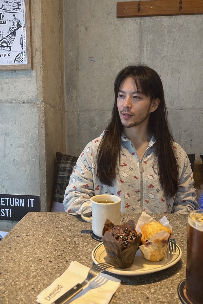 自分の顔異性にしてもらったらなんか怪しい世捨て人みたいになった😂髪型そのままだから余計に怪しいw