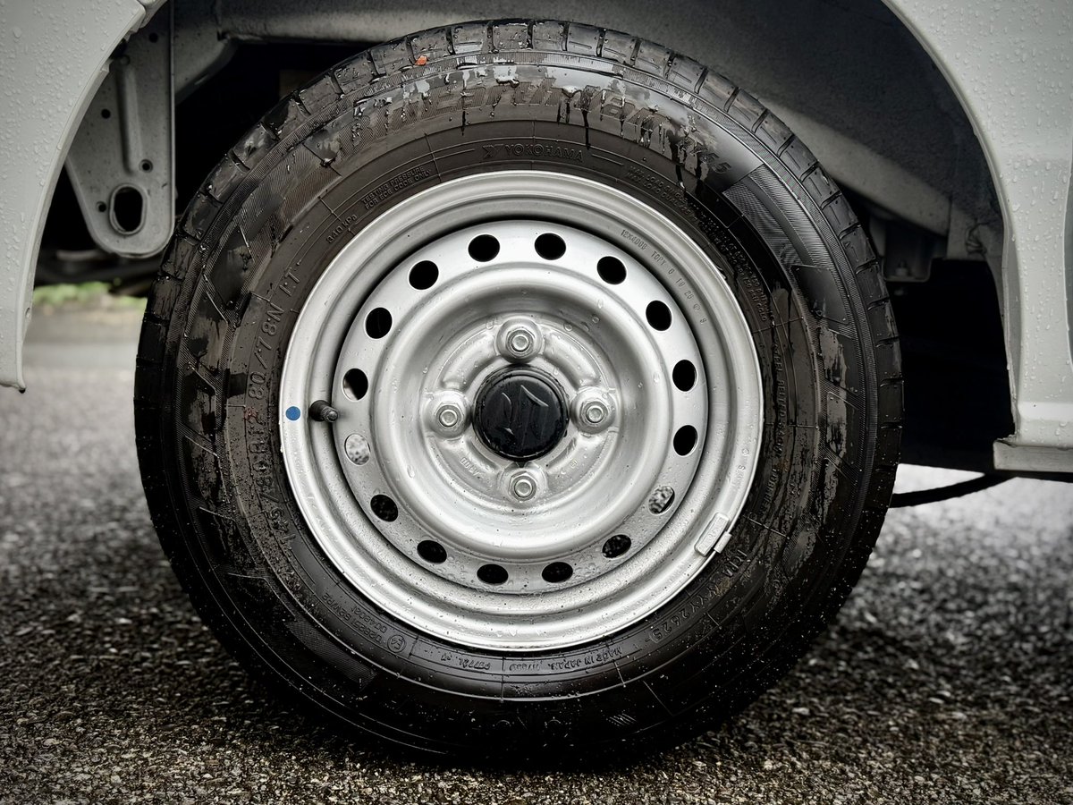 自分で直しました． 近所に2発穴空いてた時は， ファァァァァァァ