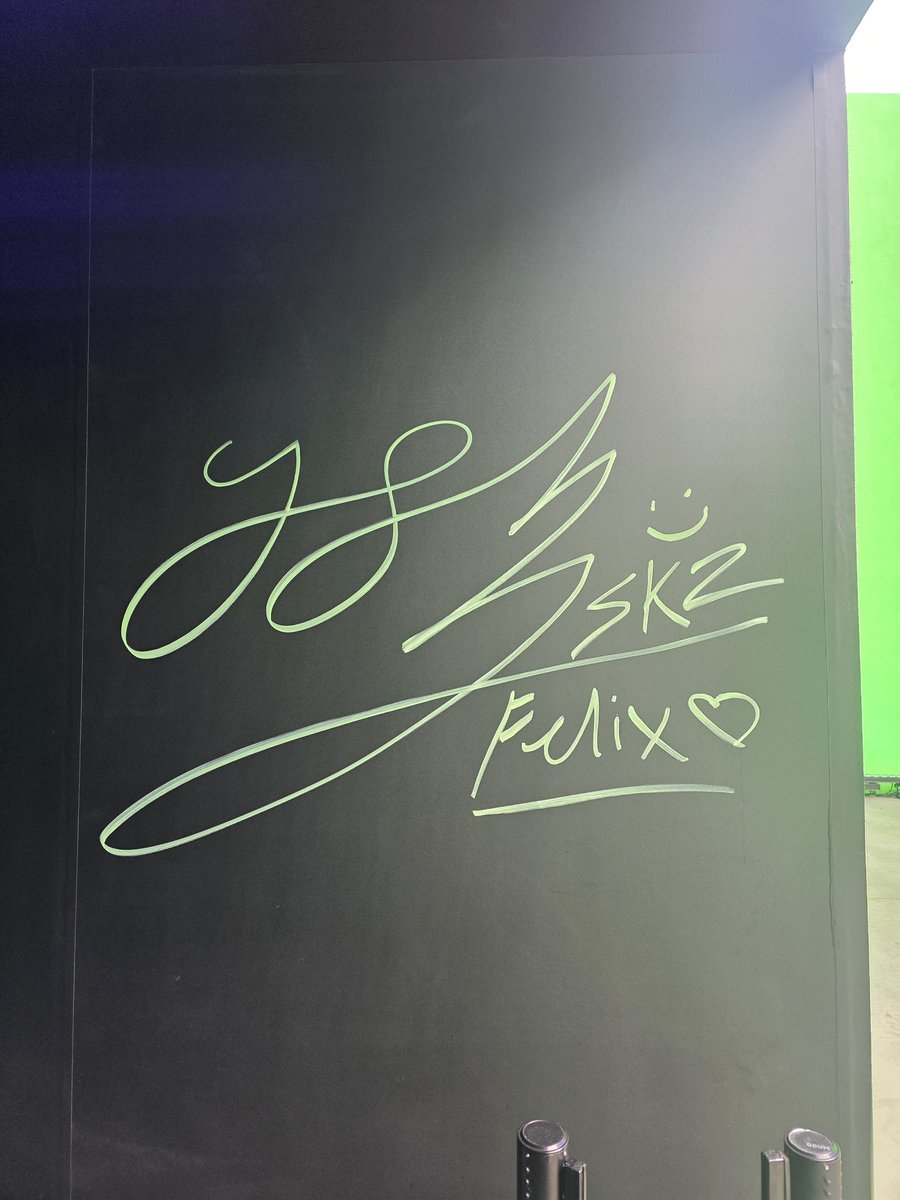 새벽 퇴근 시켜놓고 정출 시켜서 꿍시렁댔는데 오전 근무 시켜줘서 고마워요 회사야
덕분에 팝업무새 스포티파이도 옴
#네이버에서스포티파이를 #네이버 #스포티파이 #필릭스