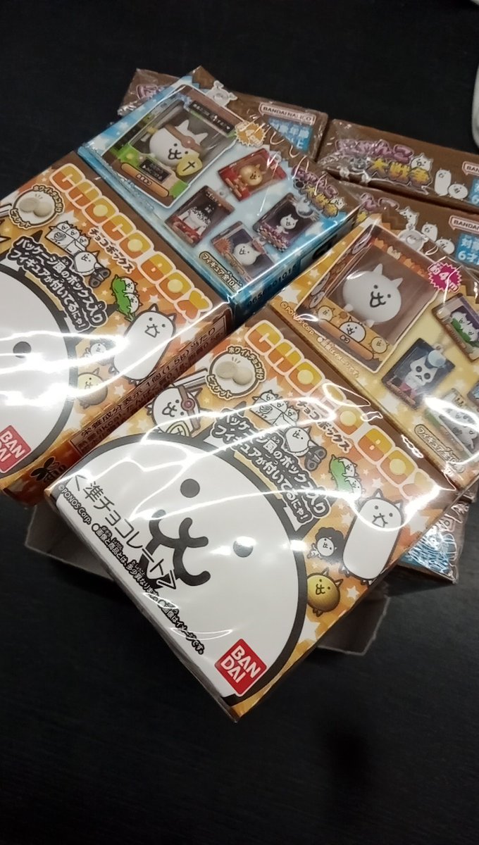 🌈文真堂書店倉賀野店🌈

本日入荷の商品のご紹介です❗

😼にゃんこ大戦争😼チョコボックス
🐣ボックスフィギュアコレクション🐣

パッケージ風のフィギュアが付いてます🐾

ご来店お待ちしております。🙇
#バンダイキャンディ　#にゃんこ大戦争