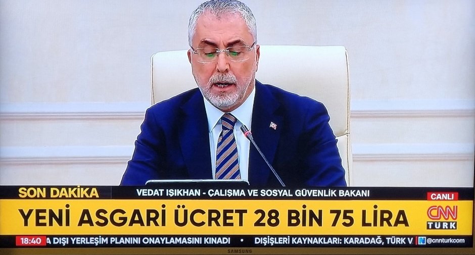 Emeği geçen herkesi, Rabbim kirada oturtup asgari ücretle geçindirmeyi nasip etsin

#asgariücret