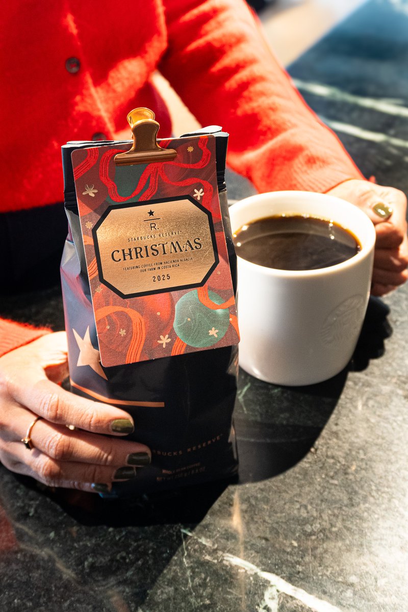 starbucksph's tweet image. A holiday blend crafted for the extraordinary. ✨

Starbucks Reserve® Christmas 2025 brings together rare coffees from Costa Rica, Sumatra, and Aceh. A cup made for slow moments, quiet conversations, and timeless traditions. ☕🎄

#InviteJoy #StarbucksCoffeeBeans #CoffeeBeans