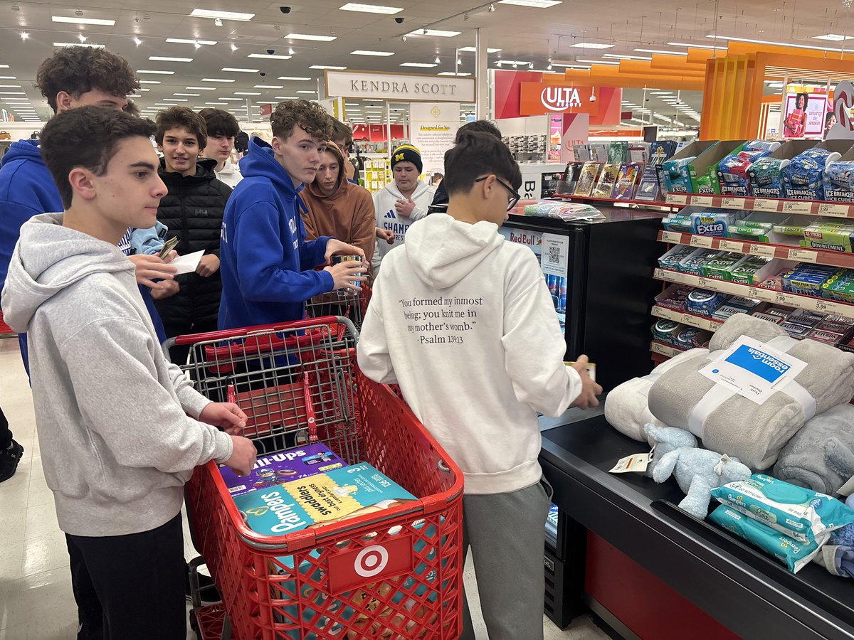 DCCWrestling's tweet image. Shamrocks had the great honor to give back to our local community through the Caleb White Project 🎁 Bought Christmas Presents for families in need in the metro Detroit area 

Thank you to the CWP for making this all possible! ☘️ Merry Christmas ☘️

@DCCShamrocks @DETROITCCAD