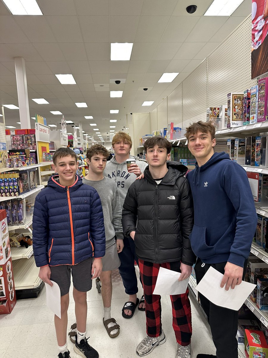 DCCWrestling's tweet image. Shamrocks had the great honor to give back to our local community through the Caleb White Project 🎁 Bought Christmas Presents for families in need in the metro Detroit area 

Thank you to the CWP for making this all possible! ☘️ Merry Christmas ☘️

@DCCShamrocks @DETROITCCAD