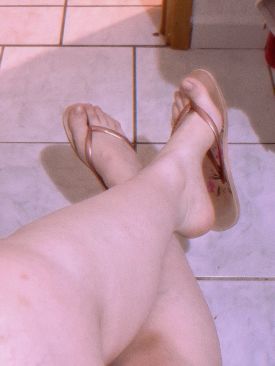 RootohRemy's tweet image. Não sei pq tão reclamando tanto das Havaianas 
Tipo a minha é tão bonitinha