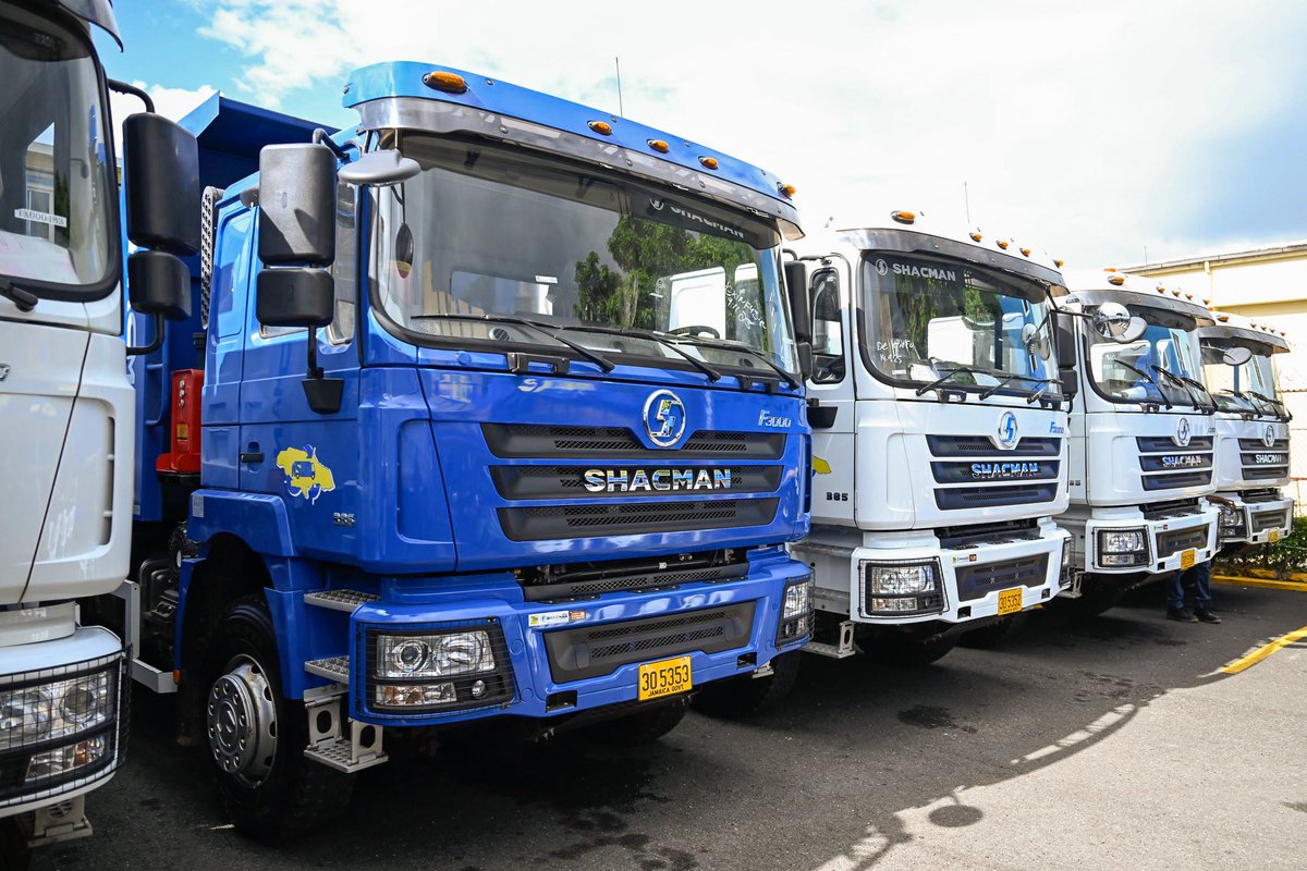 AndrewHolnessJM's tweet image. This morning, we officially handed over ten new tipper trucks to the National Solid Waste Management Authority, strengthening Jamaica’s capacity to respond quickly and effectively to disasters.

These trucks will play a critical role in debris removal, waste management, and…