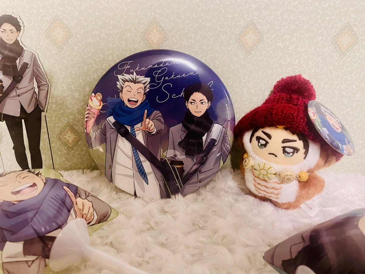 スタンプラリーでもらえるくそデカ缶バッジがデザイン3種類で、3人で