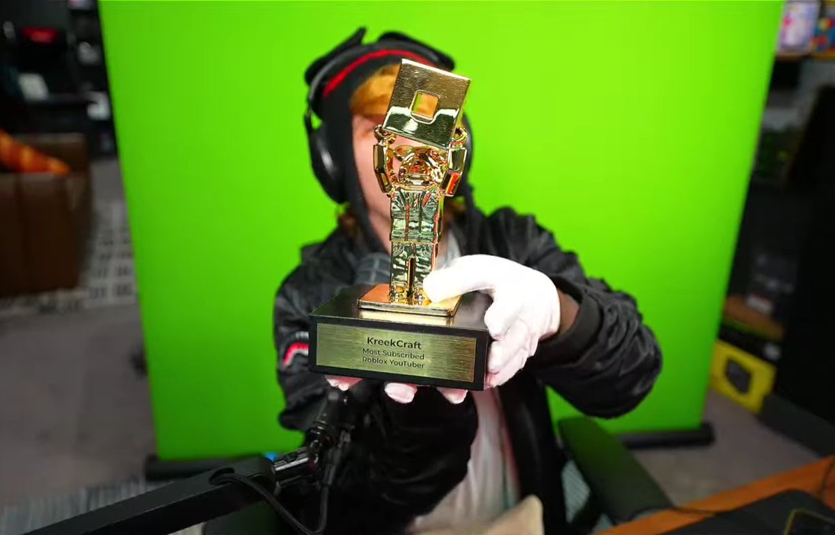 Kayyleeeaaa's tweet image. AY W @KreekCraft ON BEING THE MOST SUBSCRIBED ROBLOX YOUTUBER!!!

WELL DESERVED 🫶