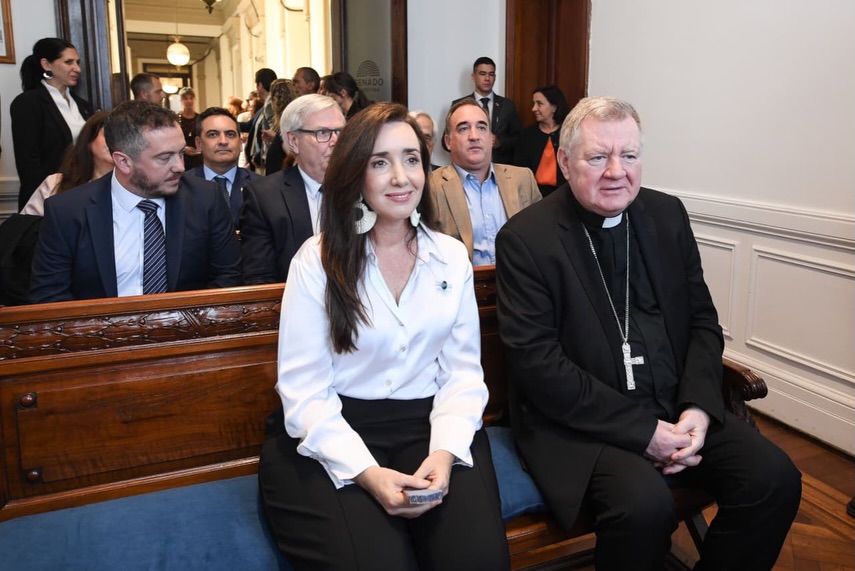 VVNoticiasX's tweet image. “Estamos en la época de Navidad. Es el momento más dulce de la religión católica, cuando nace el niño Dios, y la verdad es que siempre había querido tener un oratorio, un lugar en el que pudiéramos rezar y en el que pudiéramos tener un contacto con la espiritualidad"
V. V. 🇦🇷