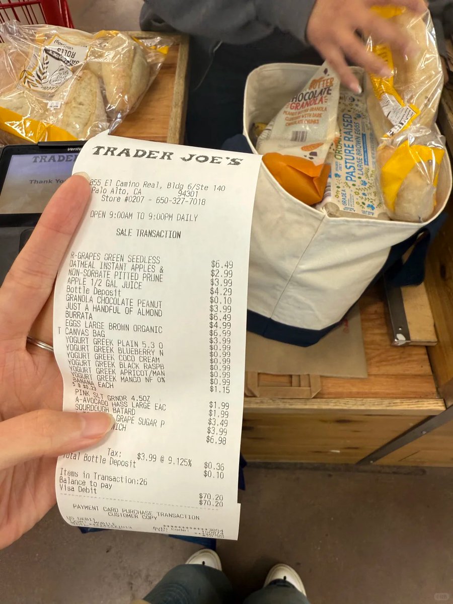 salaminaariel's tweet photo. Buying everything needed for the coming days and capturing the moment 📸🌿. Nothing beats feeling prepared and motivated 💛 https://t.co/ioqJrbJh16