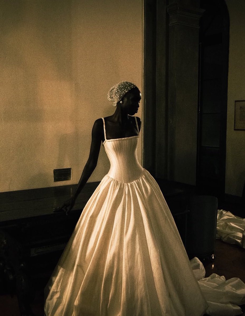 NIYMUSE's tweet photo. floure studio gown https://t.co/9v6WMmFvOF