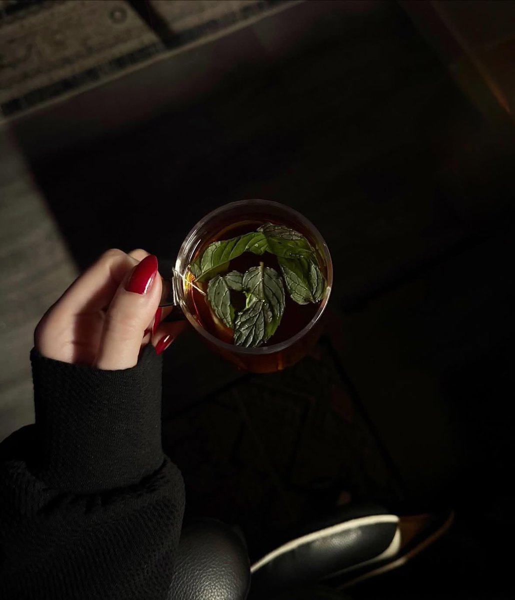 1ec___'s tweet image. "وجليس تُودّه يُِسامر مِعك ليالي الشتاء".