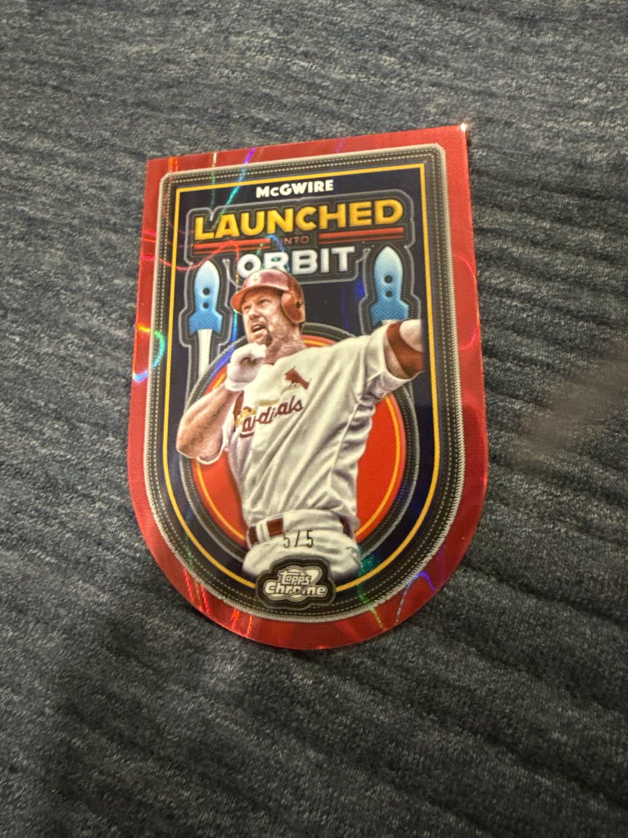 GoFastTroy's tweet image. Hey @CardPurchaser any idea what I’m looking at here, value wise? 2025 Topps Cosmic /5