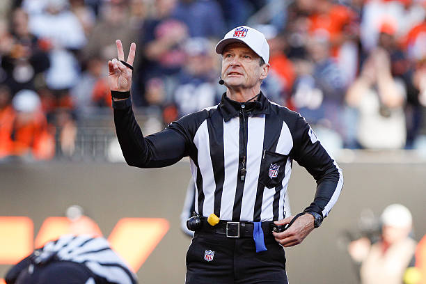 NFLMAVERICK's tweet image. 🦓Referee Land Clark is assigned to the Giants versus Raiders game.

The Raiders are 2-3 when he has officiated their games.  

*Posted for the purpose of information.
