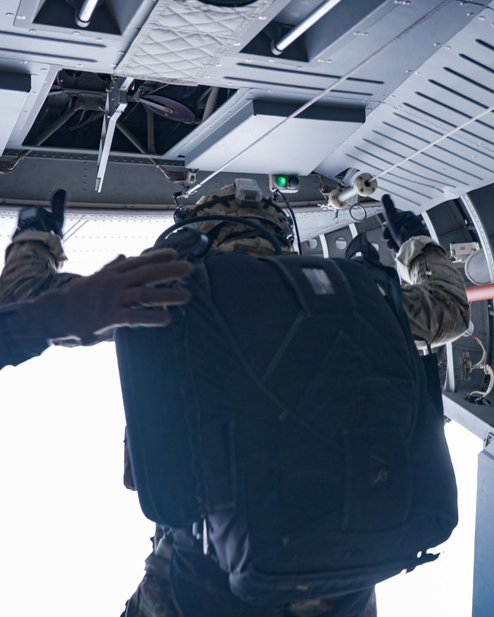 PSWaveRelay's tweet photo. “Wind is never doing just one thing.”

Neither is a network stretched across miles.

During flight, conditions change constantly — altitude, spacing, geometry.

Wave Relay doesn’t assume stability. It assumes motion.
Every MPU5 is both a radio, router, repeater…. The network (Wave Relay) continuously chooses the best path, just like a Jumpmaster who reads the air second by second.

Click here to watch the full video https://t.co/F8wc6hrLeN