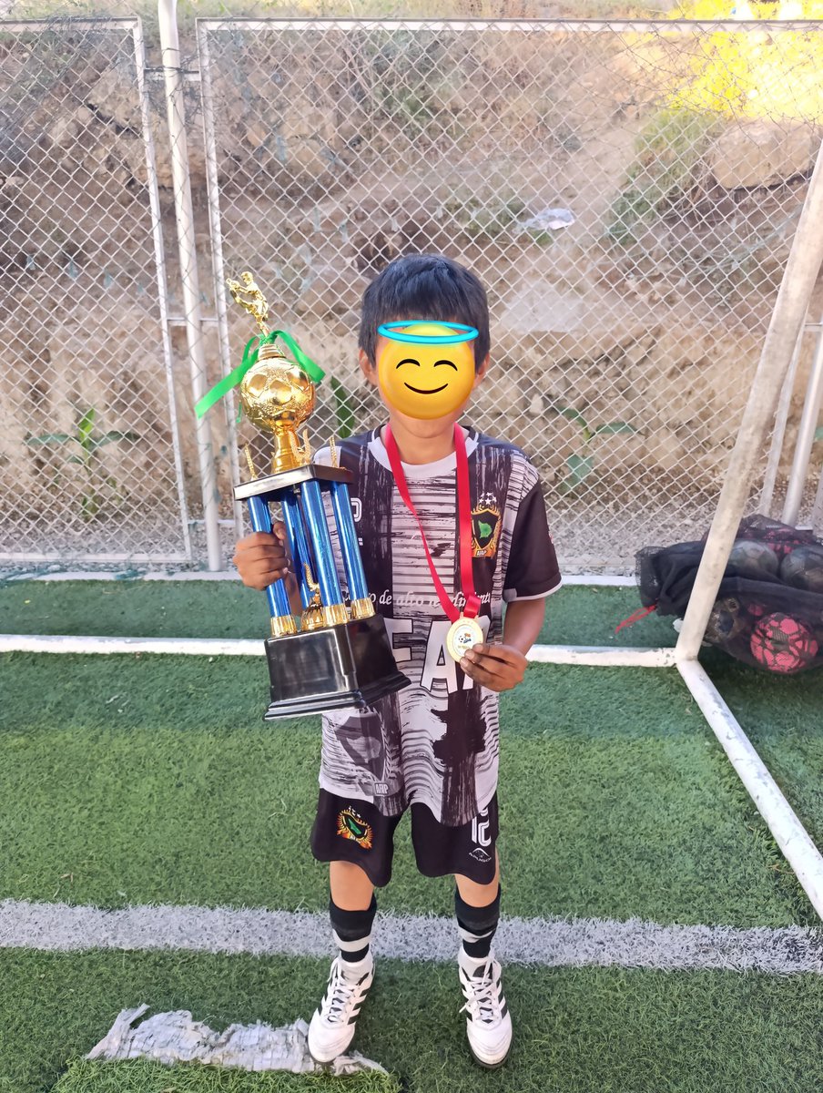 LecheConSal's tweet photo. El CRACK de Y ganó su primer campeonato de fútbol 😎 https://t.co/5k38Dd3UPd