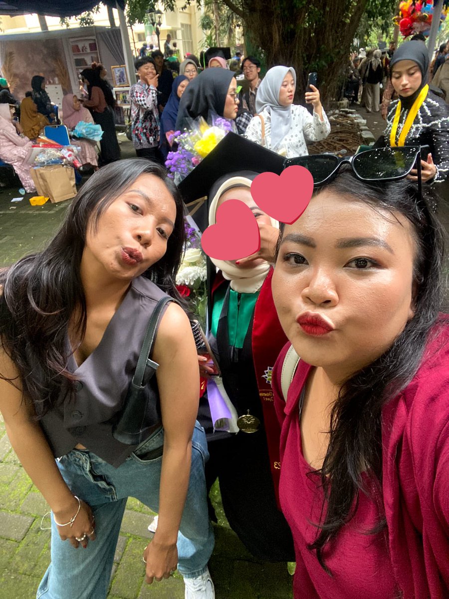 halo.anay🦋 tweet media