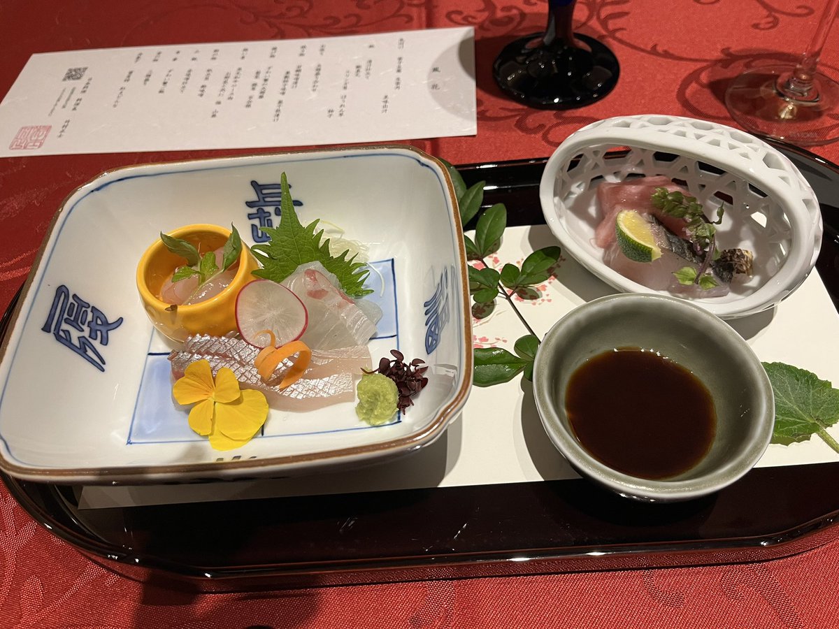 ちょっと早めのクリスマスディナー🎄行ってきました。
クリスマスだけど和食。
街はすごい人でしたよー^_^
楽しそうな人波を見るのはいいもんです。