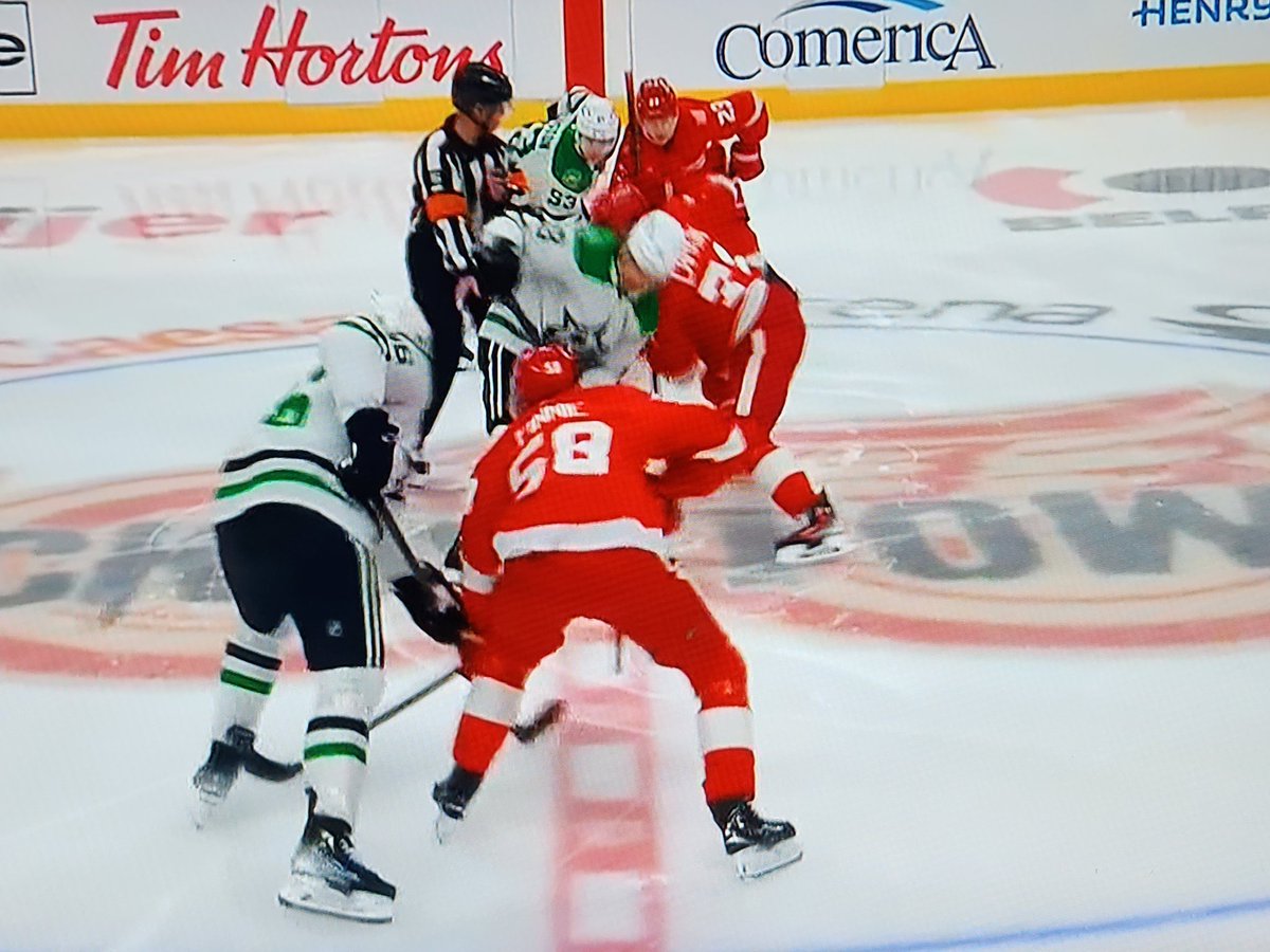 dclynick66's tweet photo. The Puck has just dropped, and we are now officially underway with what should be a fantastic night of Detroit Red Wings hockey. It's time to head into Christmas break after getting a glorious win tonight!!! 👀 👍 😤 🧑‍🎄 🎄#BeatTheStars #LGRW https://t.co/Vx1GrcAOX1