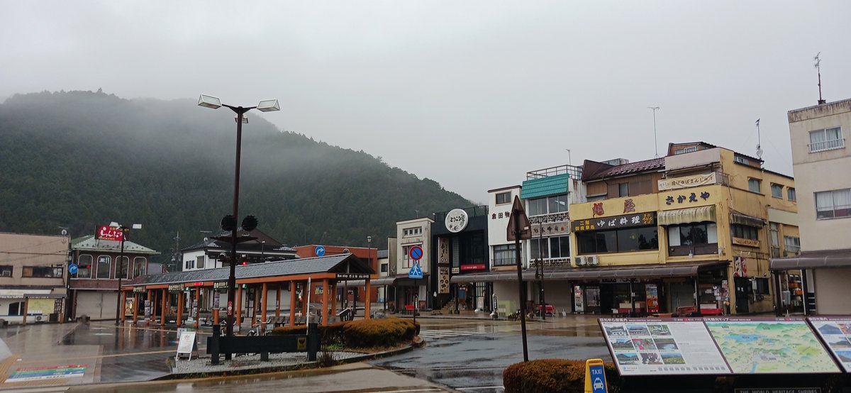 t_touristcenter's tweet photo. Good morning😊
It's raining in #NikkoCity today☔
The current temperature is 5°C🌡
Please bring your rain gear😉
#KegonFalls
#LakeChuzenji
#SPACIA_X https://t.co/4k3X9BAYkB