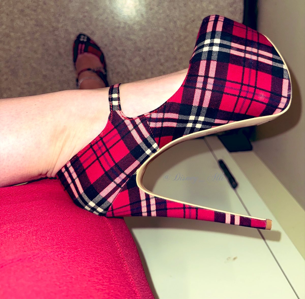 Last night brought out some OLD <a href="/ShoeDazzle/">ShoeDazzle</a> heels #shoes #shoefie #shoesoftheday #sotd #outfitoftheday #ootd #highheeledshoes #pumps #highheellife #highheellover #highheeladdict #shoelover #shoefreak #shoeporn #shoewhore #shoeaddict #shoeaholic #shoeaddiction #heelsporn #showoff