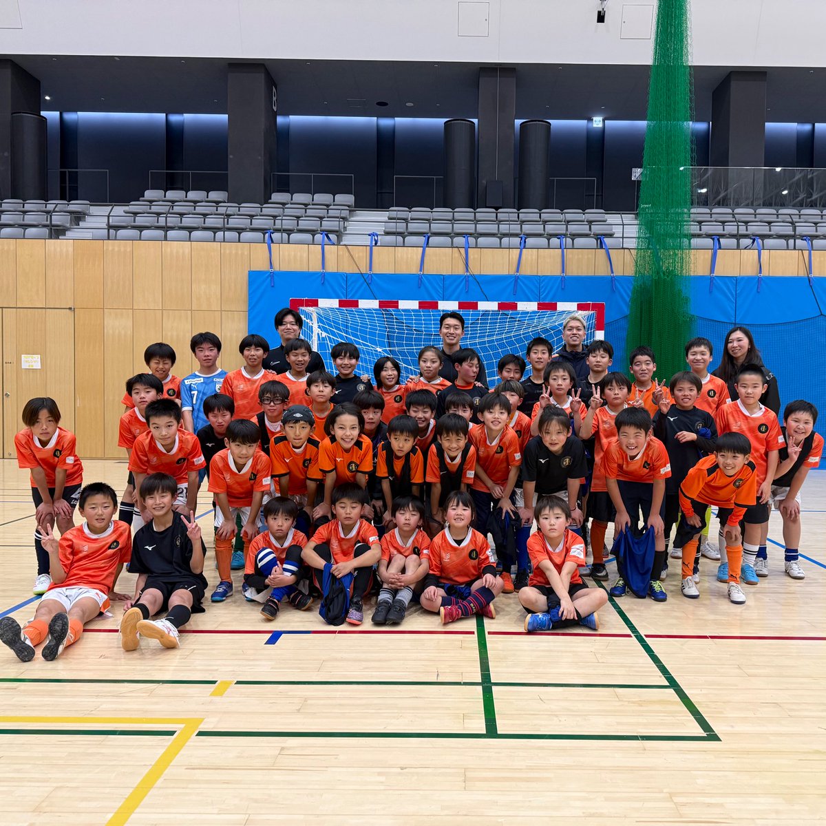 e1soccerschool's tweet photo. 子どもたちに「Enjoy＋1」を⚽️✨ https://t.co/Ngn71nYptN