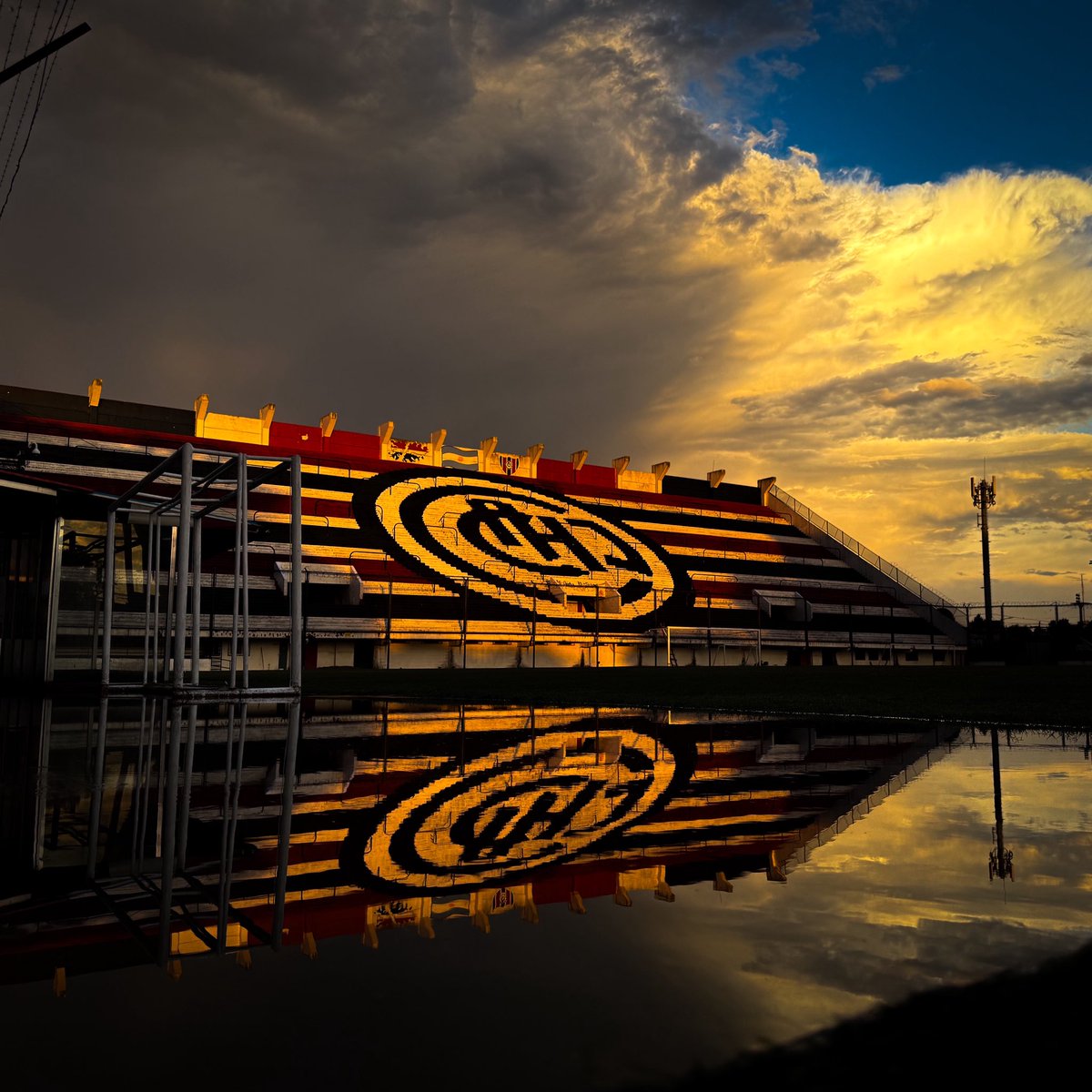 ElyMartinezzzz's tweet image. Hay ceremonias en la tormenta 
#CHACARITA