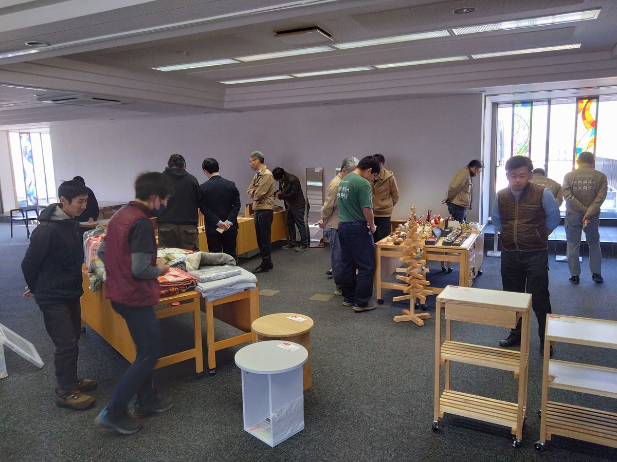 cosine_com's tweet image. クリスマスイブの静かな雪道と、ありがとうがつながる贈りもの
わくわく様です。
このところ雪も少し落ち着きましたが、路面はつるりと光っていて、歩くたびに冬の緊張感を感じます
そんな朝を迎えた今日は、クリスマスイブ。
明日の朝、子どもたちがプレゼントの袋を開ける音
x.gd/LtyCT