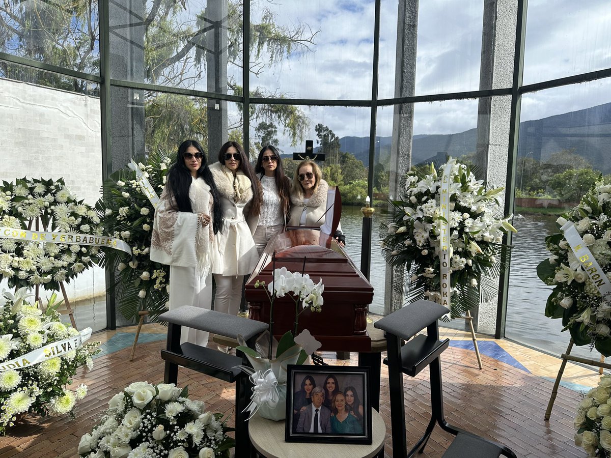jessicacediel's tweet photo. En la vida y en la muerte contigo! ❤️ 
Te amamos Cediel!🕊️
Gracias por tanto!🙏🏻
Unidas por ti y para ti✝️ https://t.co/swrHAP4cqB