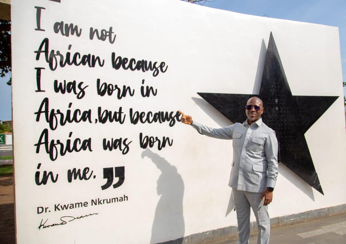 « L'exil est étrangement fascinant à contempler, mais terrible à vivre. C'est la déchirure inguérissable qui se creuse entre un être humain et son lieu d'origine, entre soi et son véritable foyer : sa tristesse essentielle ne pourra jamais être surmontée. » — Edward W. Said