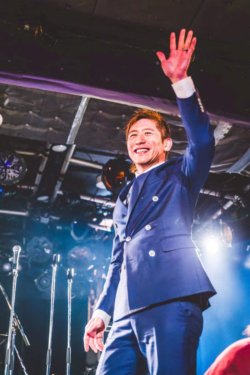 朝帰仙して幼稚園の送りに行くといつもより、こども達や保護者の方々に笑顔を向けてしまう…

くっ…おれの中のアイドルが暴れてやがる…
このままでは道ゆく人にファンサしてしまう…
おさまれ！アイドル！！

#NωAJrワンマン #イヴイヴの奇跡