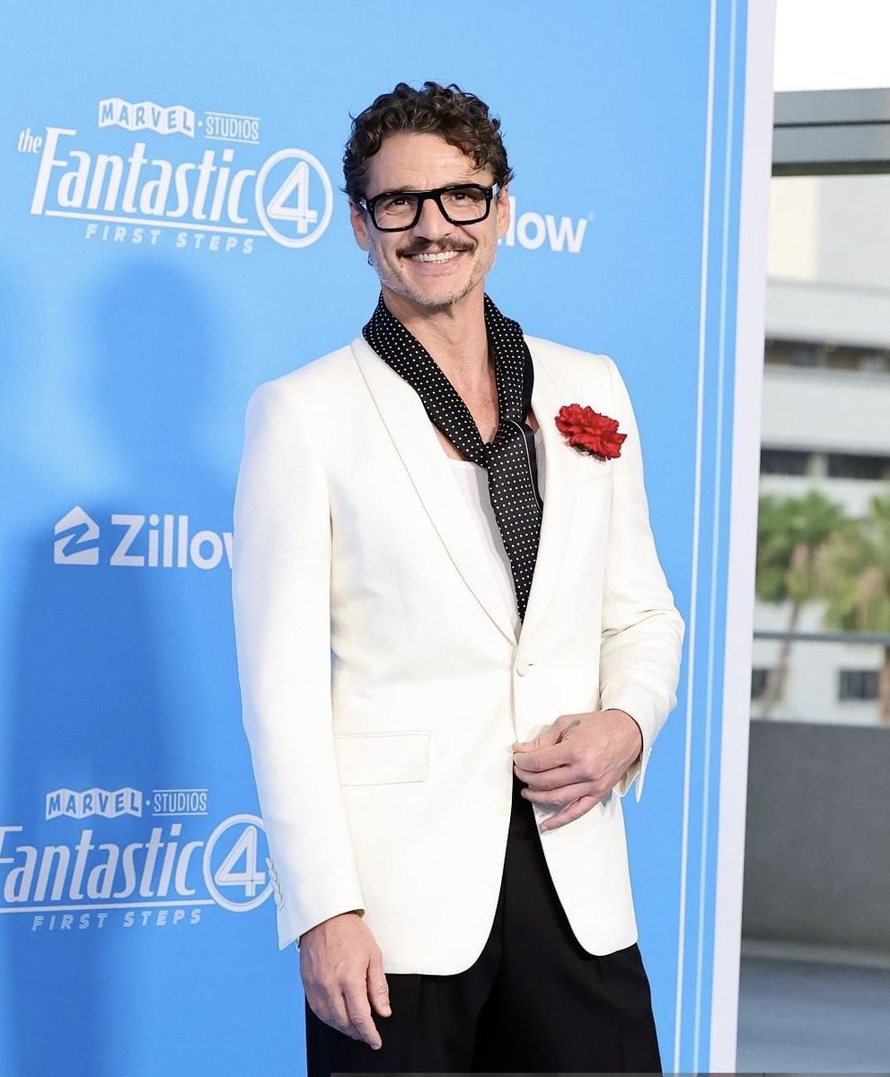 Day 23 of posting a Pedro pic a day until Christmas! For the penultimate pic I’m going with the final FF premiere look! Love this one #24daysofPedro