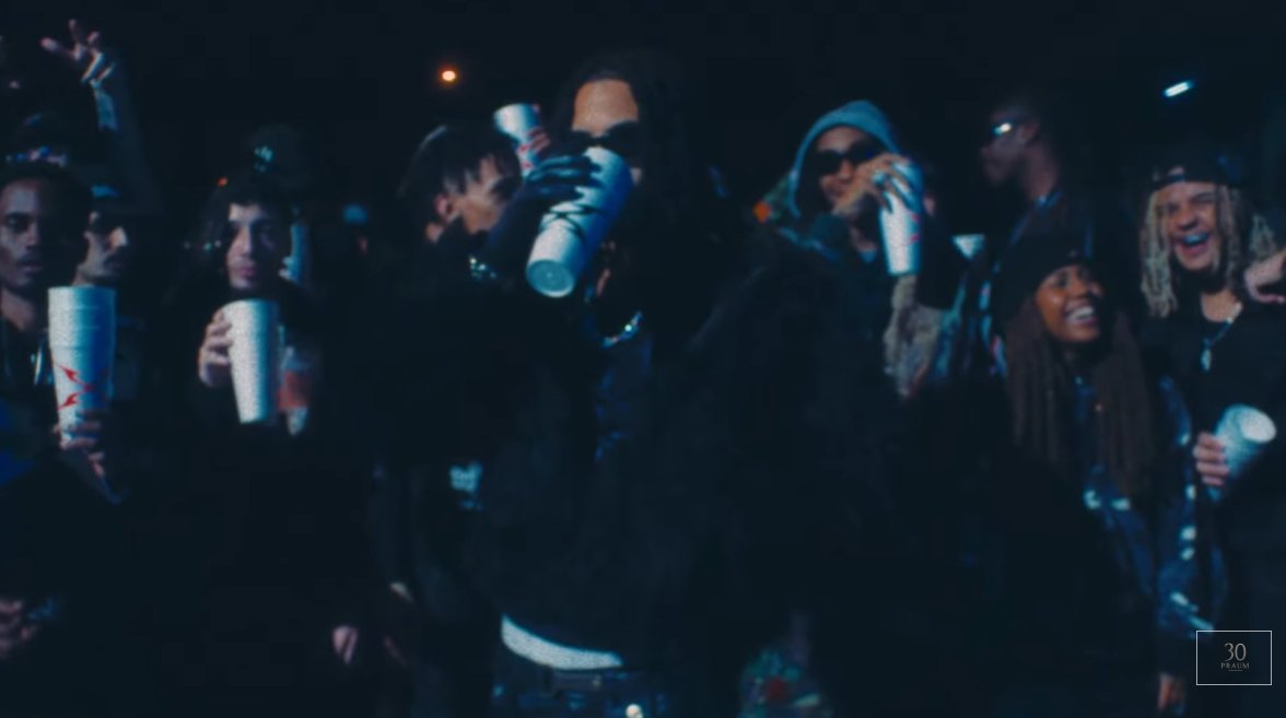 centraldessiiik's tweet image. ALGUNS DOS FRAMES QUE CONTÉM O DESSIIIK NO CLIPE DE "OS MELHORES" DO MATUÊ!!!