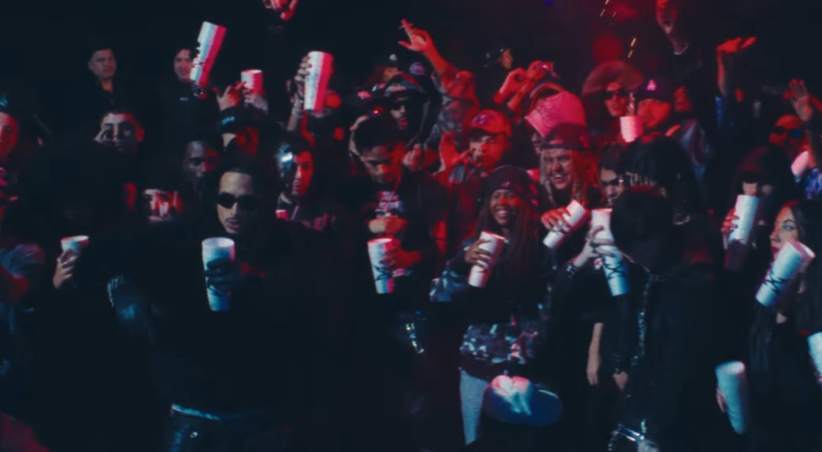 centraldessiiik's tweet image. ALGUNS DOS FRAMES QUE CONTÉM O DESSIIIK NO CLIPE DE "OS MELHORES" DO MATUÊ!!!