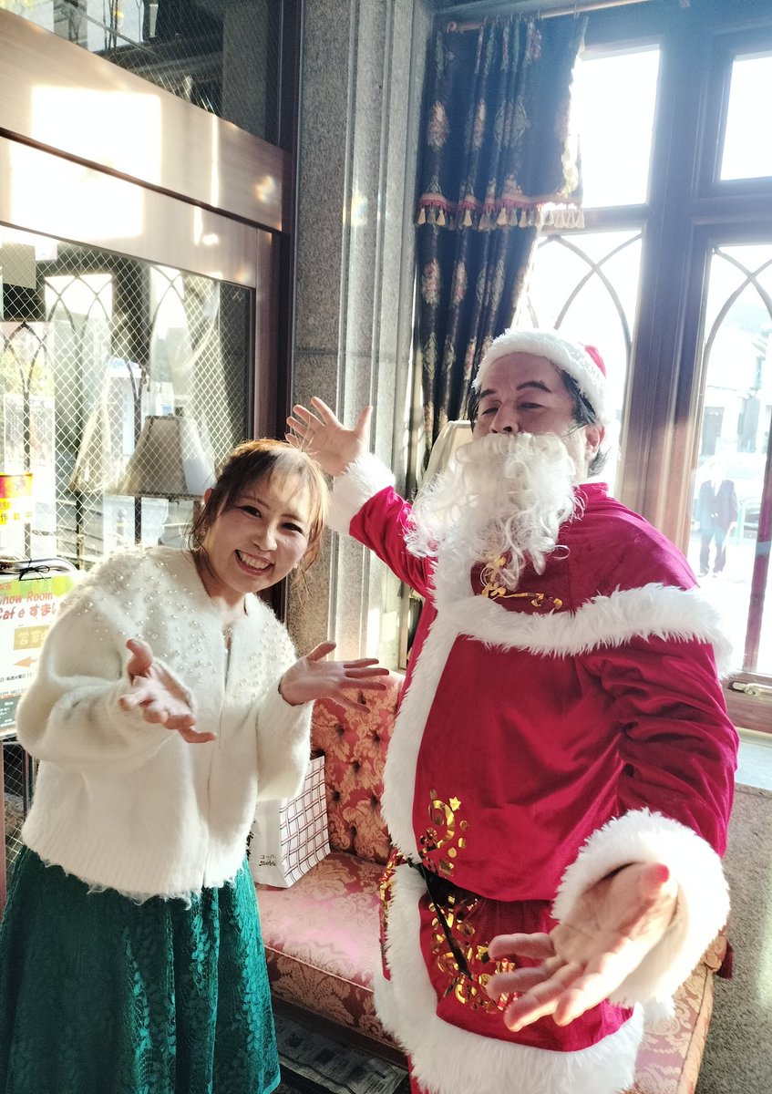 sing_smile_sing's tweet photo. ✨️おハッピーXmas🎄✨️
🎅サンタさんから
⭐音楽のプレゼント〜🎁🎶
#MOTOY さん（ﾊﾞﾘﾄﾝ）
#柴田真理 さん（ｸﾗﾘﾈｯﾄ）
#香音エンターテインメント さん（🎹🪈）
✨️素敵な音楽✨️
皆で歌ったり踊ったり😲💃🕺♪
最幸〜の
🎄Xmasうたごえ喫茶⭐
サンタ🎅さん
♥️幸せありがと〜ぉ♥️ https://t.co/s2bBadUfmA