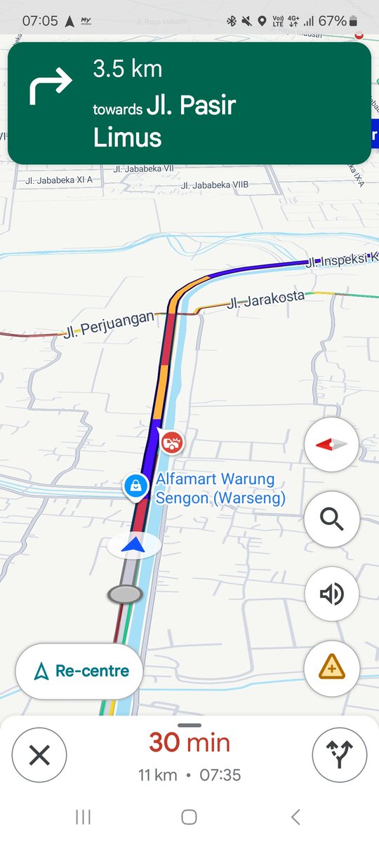 heriantop2's tweet photo. @DishubBekasi @PolresBekasi 
pak mohon dibantu atur lalu lintas di perempatan jln jarakosta (pinggir kalimalang) dr cibitung menuju cikarang, jalan stuck krn saling serobot cc @RadioElshinta https://t.co/CMJbSaBm6a