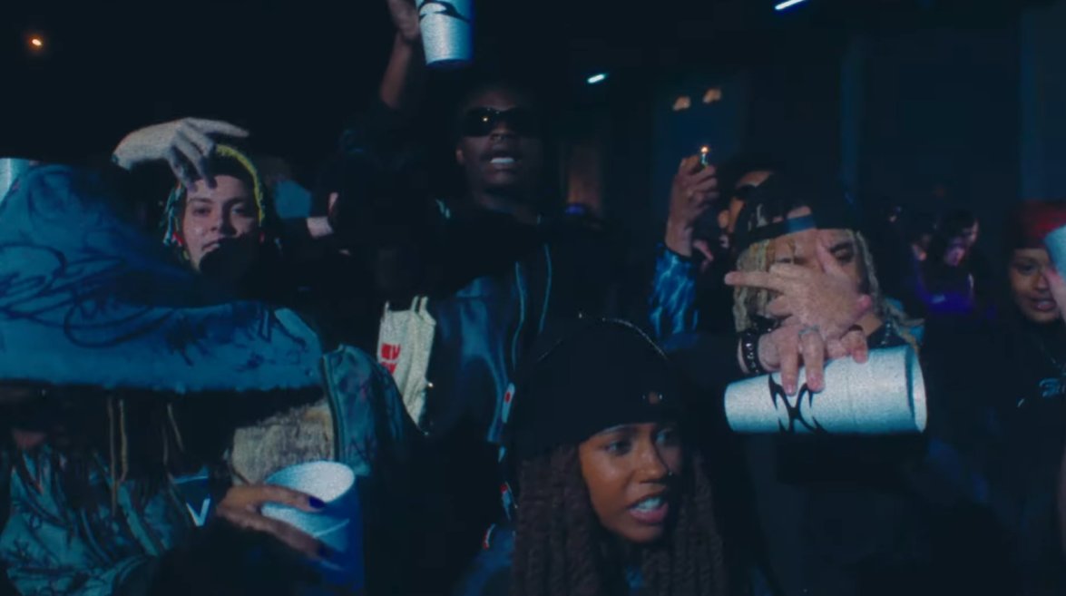 centraldessiiik's tweet image. ALGUNS DOS FRAMES QUE CONTÉM O DESSIIIK NO CLIPE DE "OS MELHORES" DO MATUÊ!!!