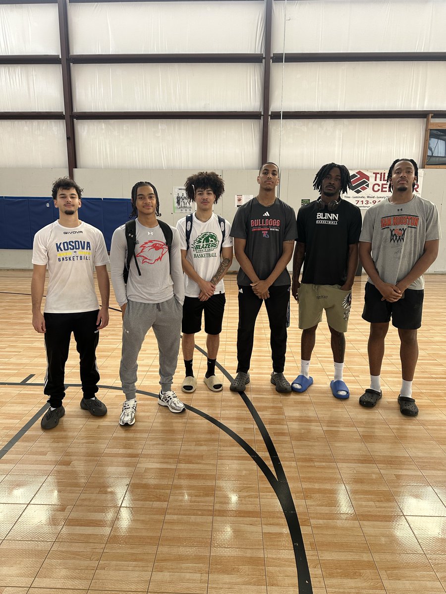 SeiPaye23's tweet image. Always good having my guys in the gym !! Had some @FAMeliteMBB alumni pull up and get some work in while they’re home.
 @KonjuhiArlind 
 @Eian_Lowe 
@EBlack124 
@jaylen_fenner 
@nogood_kj 
@Matt_john21 

#FAMilyTies🤞🏾📈