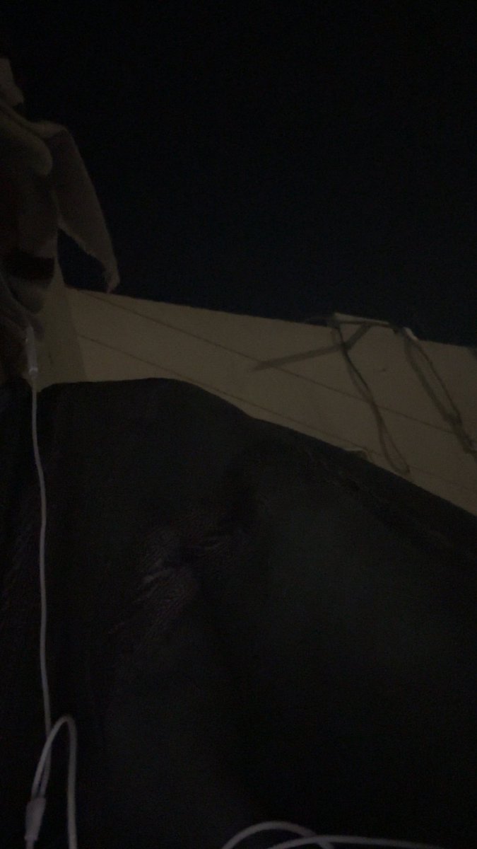 يقول بن دوغان ماغبي
النفس من الأشجان متعوبه

راعي الهوى في الرجم لا ذبي
لابد مايشجن بمحبوبه

لي صاحبن في الحب يلعبي
ياناس يا ويله من ذنووبه

لوني بفرقا الخل متنبي
من قبلها كان اعلن التوبه