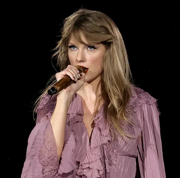 siteptbr's tweet image. Nenhum momento do documentário da “The Eras Tour” de Taylor Swift foi dedicado para homenagear a brasileira Ana Benevides, morta em seu show no Rio de Janeiro.